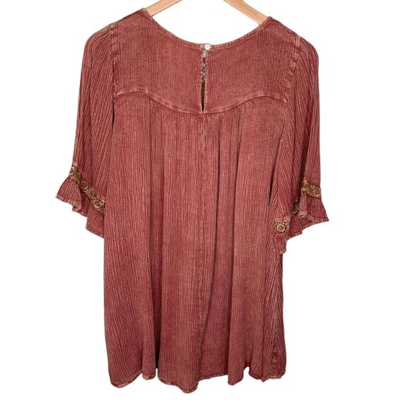 Easel flutter sleeve tunic top lace detail size small - Picture 4 of 12